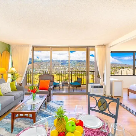 Fabulous Mountain View Condo With Free Parking!
